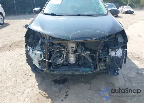 2016 Toyota Rav4 Xle z USA, uszkodzony, nr VIN 2T3RFREV4GW510386